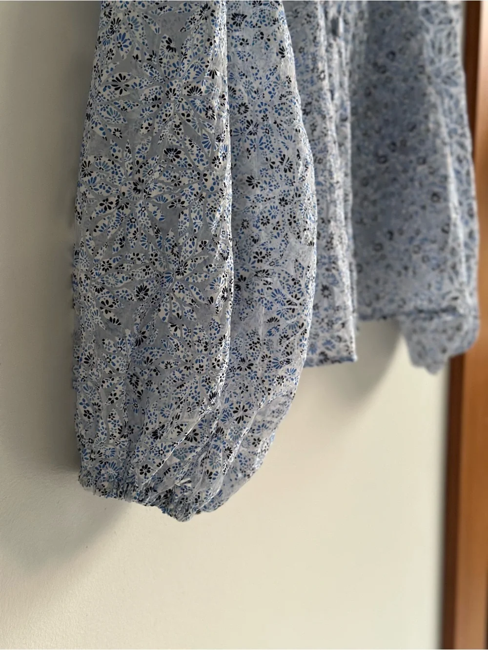 Zara Blue Floral Lace Cropped Puff Sleeve Button-Up Blouse Size M